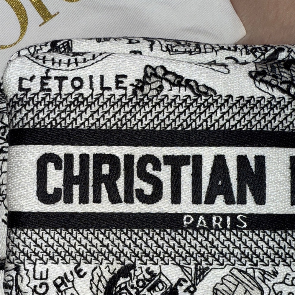 Black and White cosmetic Pouch - Picture 3 of 13